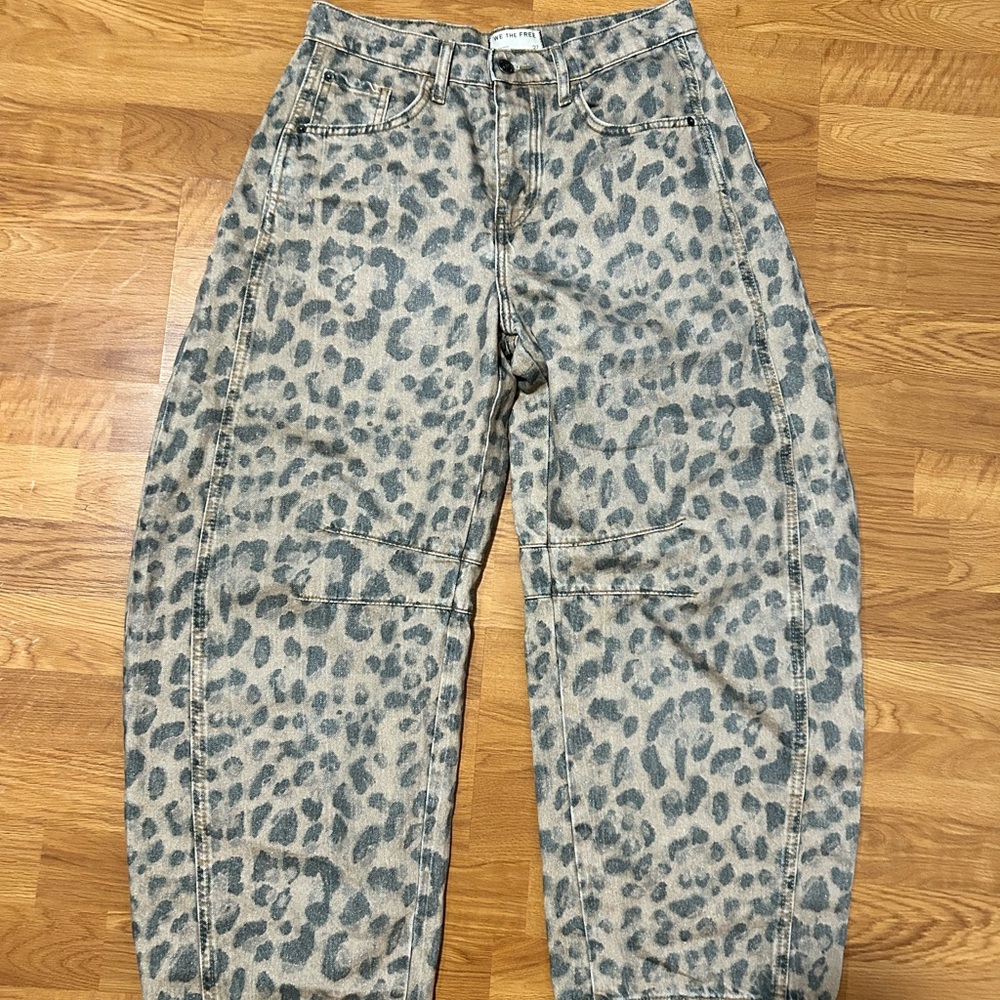 We the free good luck mid rise barrel leopard jeans 🤎